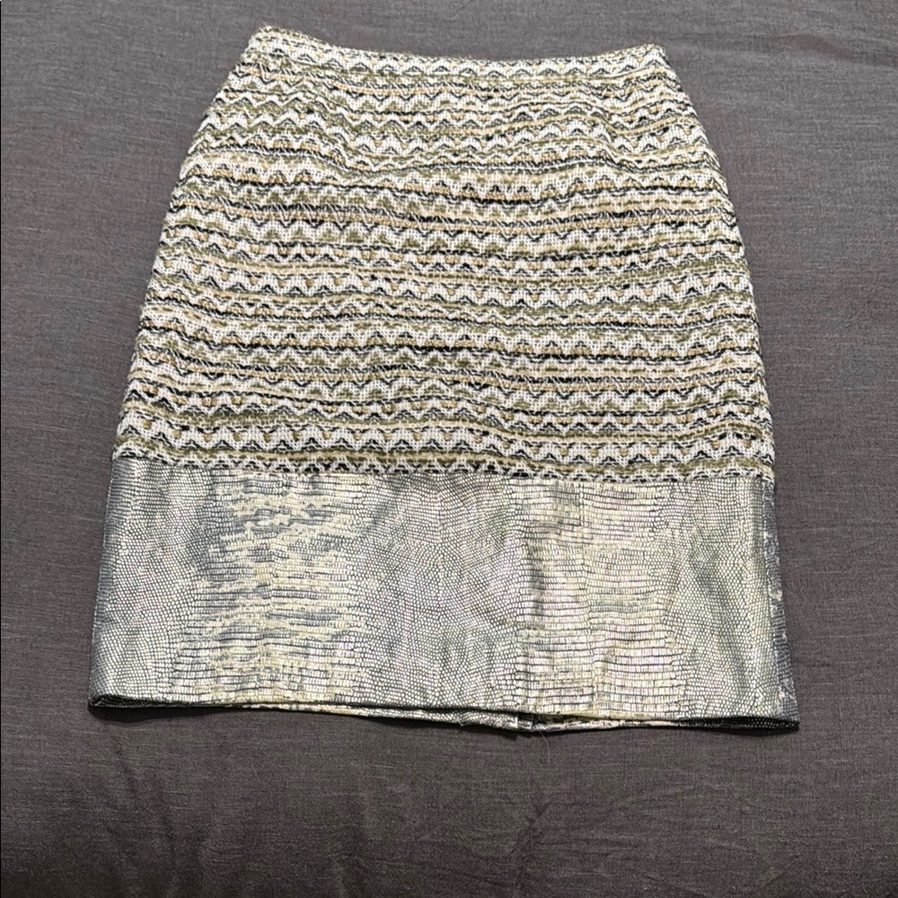 TORY BURCH- Elegant Silver and Black Snake Patterned Skirt- great condition